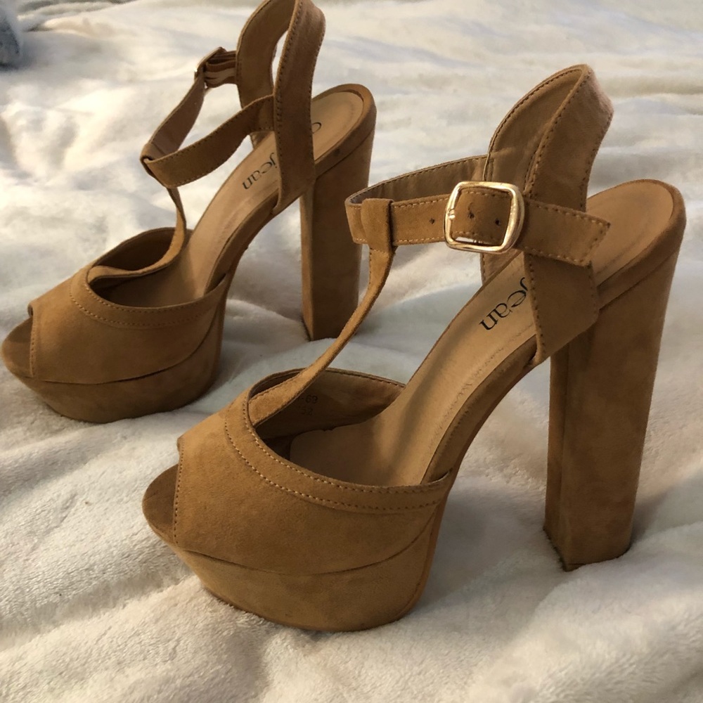 Cathy Jean Tan Heels Size 7